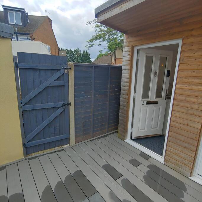 Self Contained, Double Bed Studio, Private Kitchen, Private Bath, Walking Distance To Harry Potter Watford  Zewnętrze zdjęcie