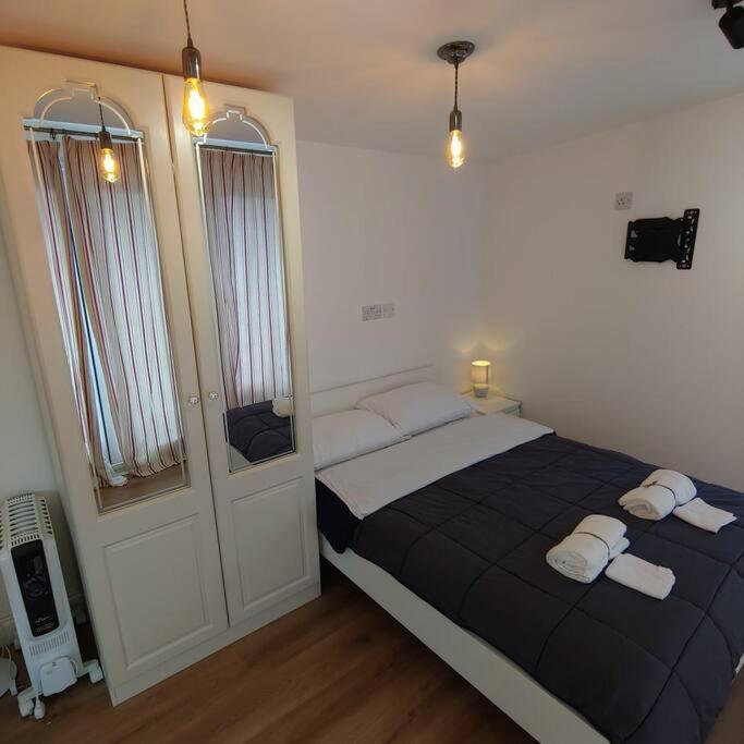 Self Contained, Double Bed Studio, Private Kitchen, Private Bath, Walking Distance To Harry Potter Watford  Zewnętrze zdjęcie