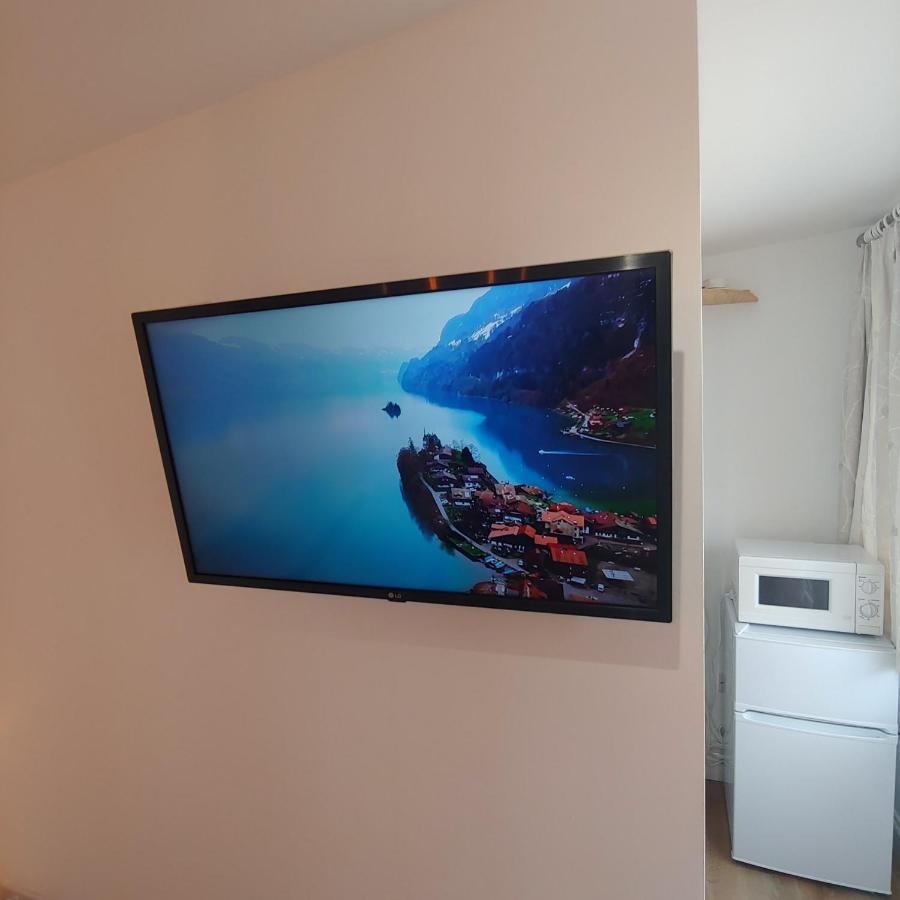 Self Contained, Double Bed Studio, Private Kitchen, Private Bath, Walking Distance To Harry Potter Watford  Zewnętrze zdjęcie