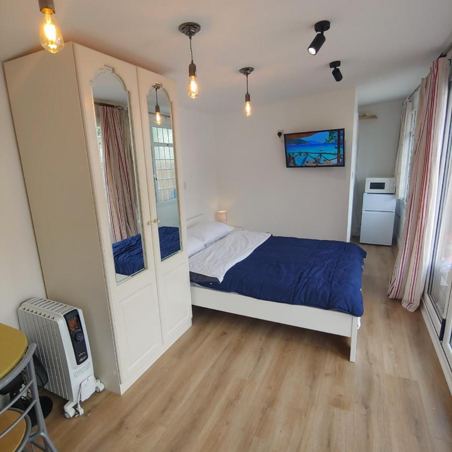 Self Contained, Double Bed Studio, Private Kitchen, Private Bath, Walking Distance To Harry Potter Watford  Zewnętrze zdjęcie