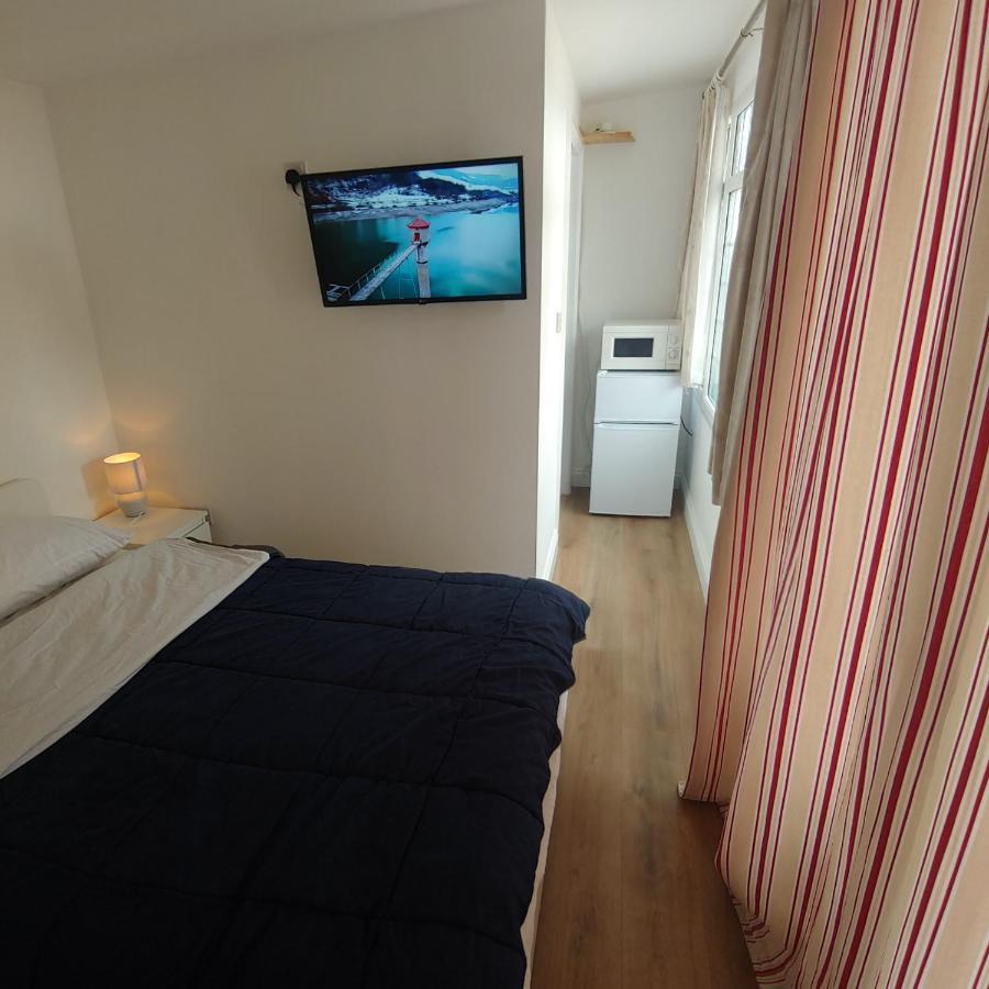 Self Contained, Double Bed Studio, Private Kitchen, Private Bath, Walking Distance To Harry Potter Watford  Zewnętrze zdjęcie