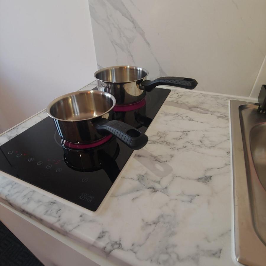 Self Contained, Double Bed Studio, Private Kitchen, Private Bath, Walking Distance To Harry Potter Watford  Zewnętrze zdjęcie