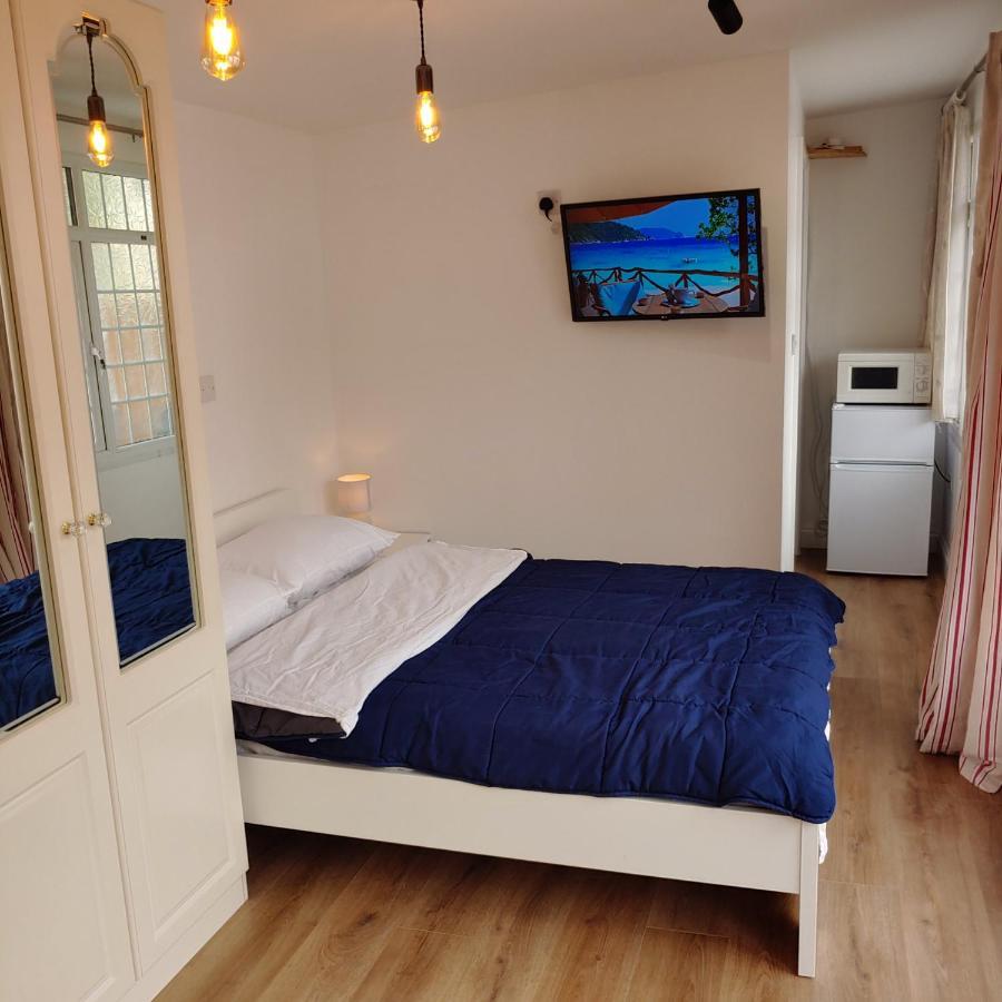 Self Contained, Double Bed Studio, Private Kitchen, Private Bath, Walking Distance To Harry Potter Watford  Zewnętrze zdjęcie