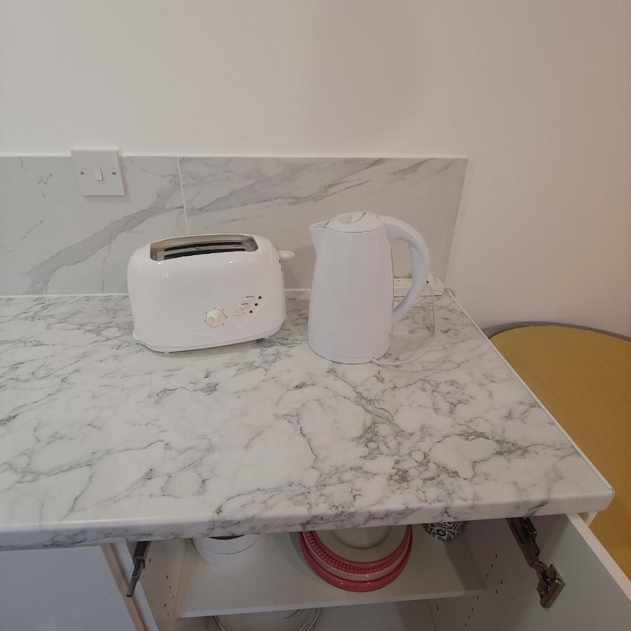 Self Contained, Double Bed Studio, Private Kitchen, Private Bath, Walking Distance To Harry Potter Watford  Zewnętrze zdjęcie