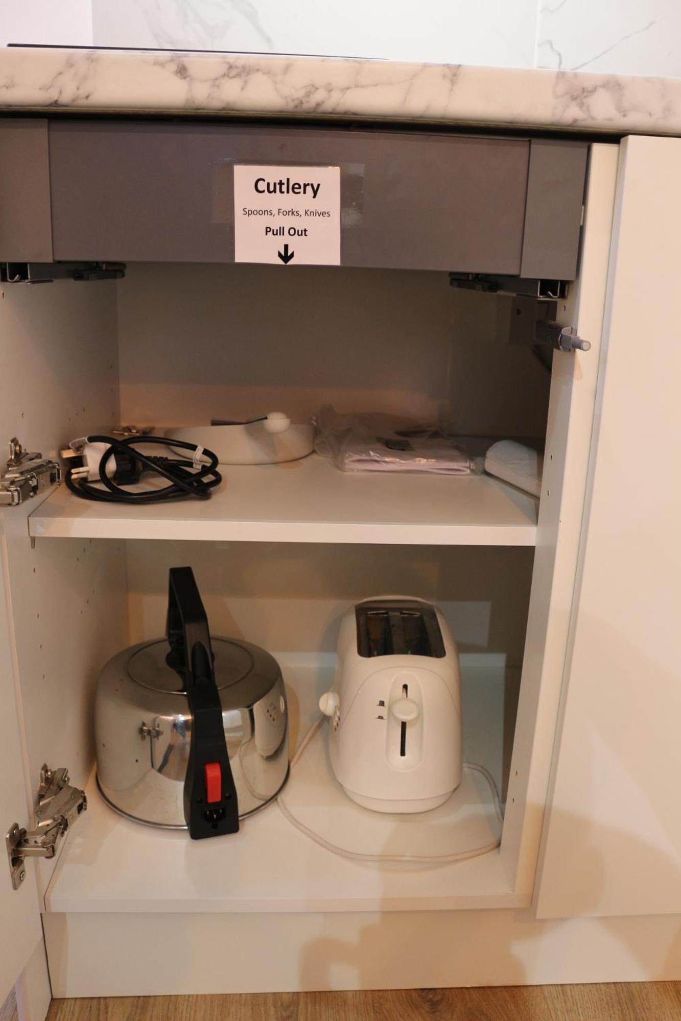 Self Contained, Double Bed Studio, Private Kitchen, Private Bath, Walking Distance To Harry Potter Watford  Zewnętrze zdjęcie