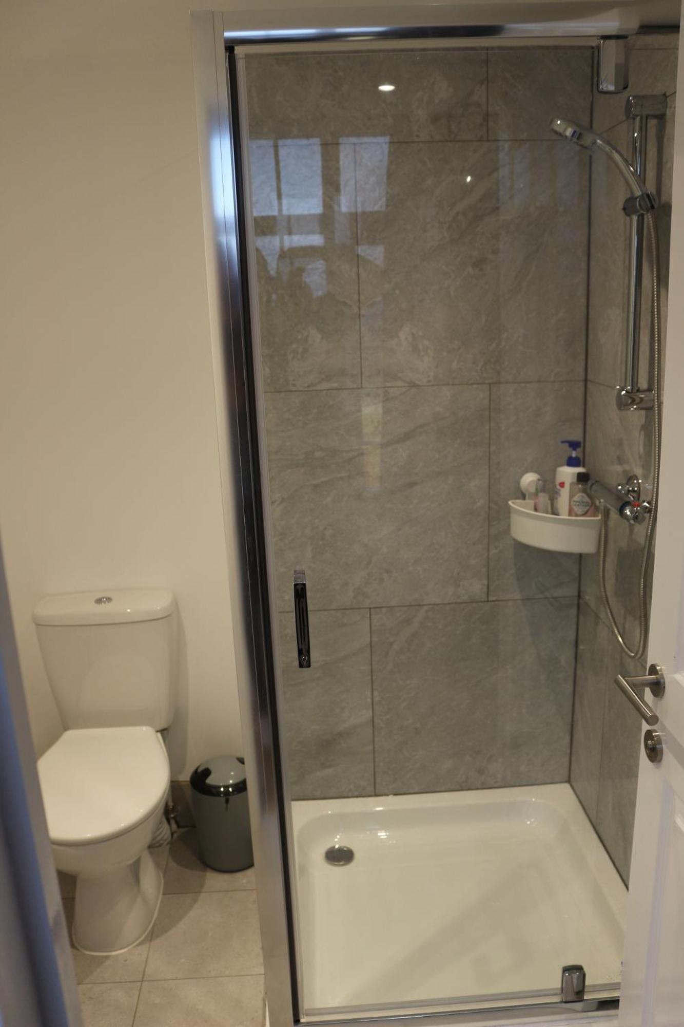 Self Contained, Double Bed Studio, Private Kitchen, Private Bath, Walking Distance To Harry Potter Watford  Zewnętrze zdjęcie