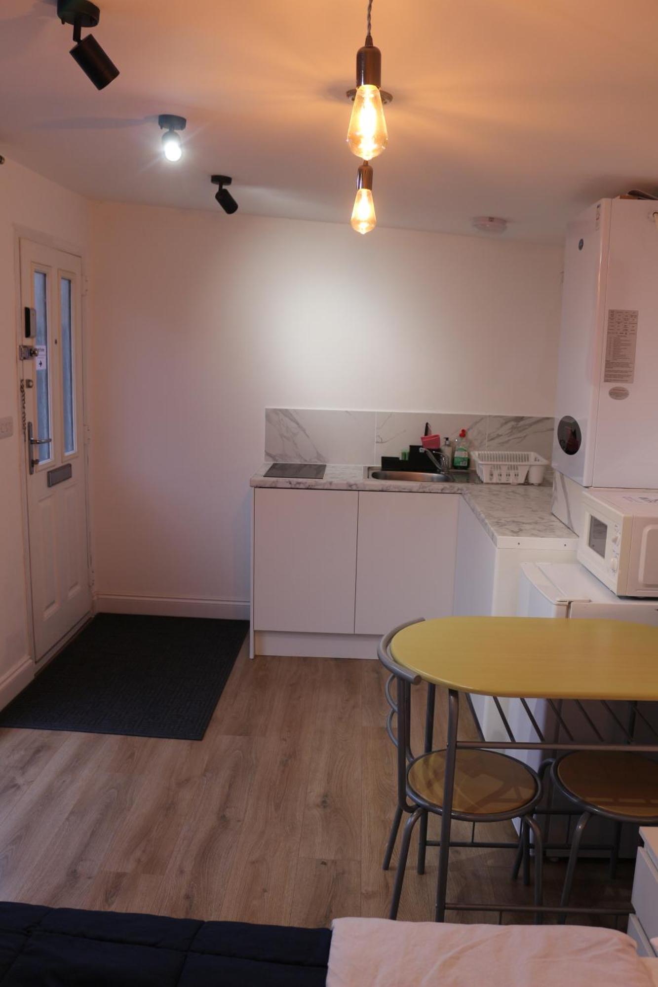 Self Contained, Double Bed Studio, Private Kitchen, Private Bath, Walking Distance To Harry Potter Watford  Zewnętrze zdjęcie