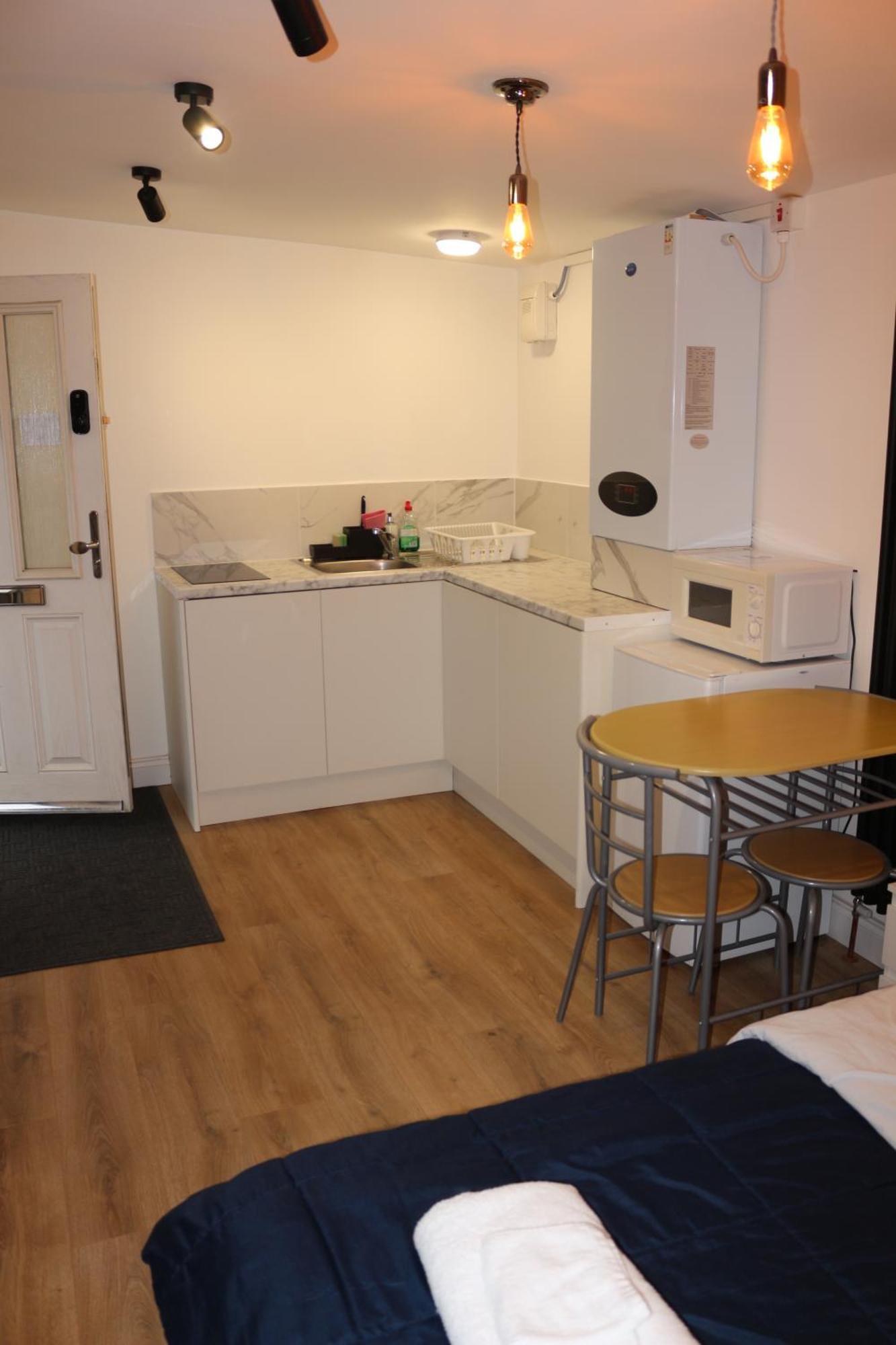 Self Contained, Double Bed Studio, Private Kitchen, Private Bath, Walking Distance To Harry Potter Watford  Zewnętrze zdjęcie