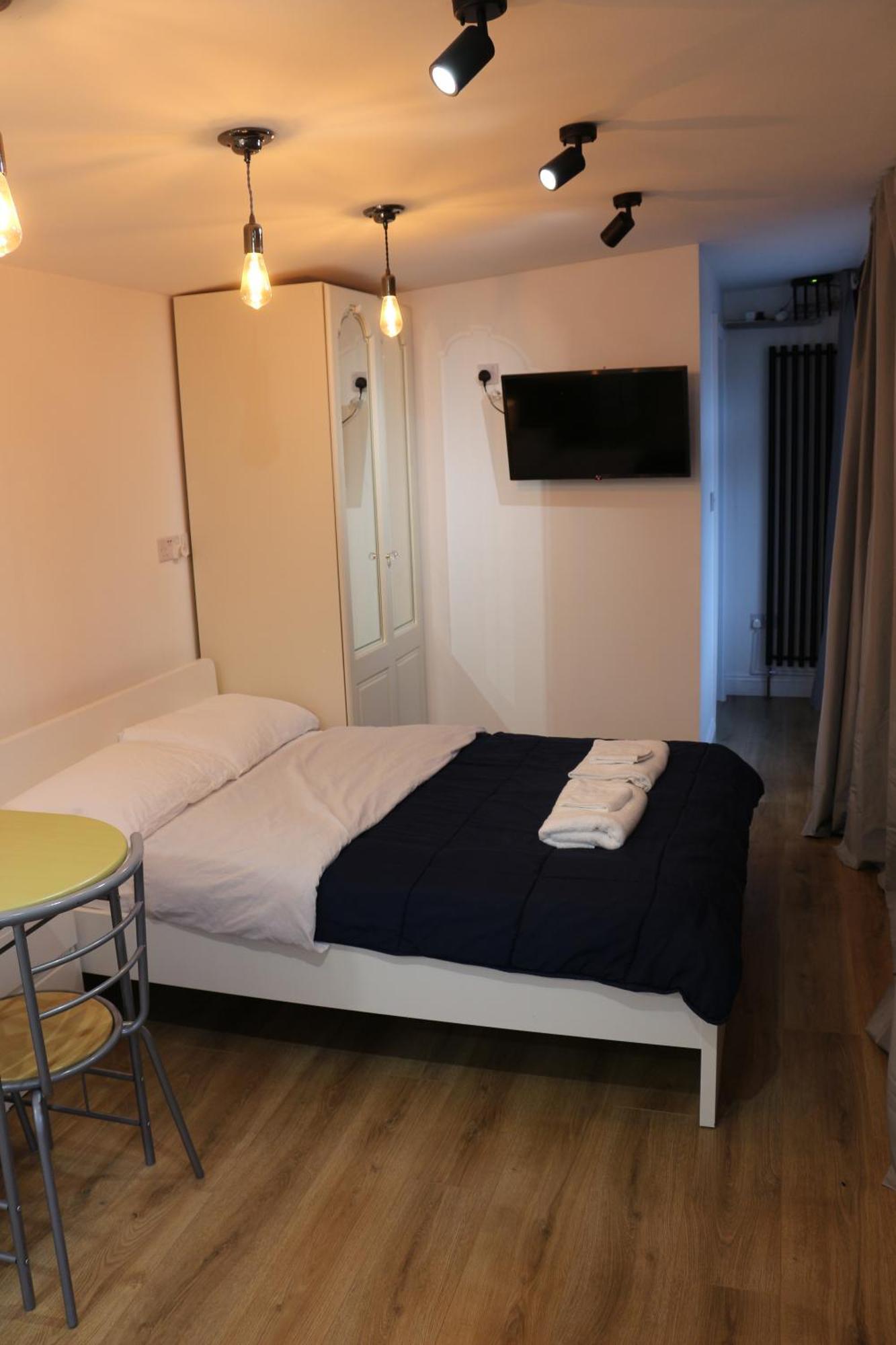 Self Contained, Double Bed Studio, Private Kitchen, Private Bath, Walking Distance To Harry Potter Watford  Zewnętrze zdjęcie