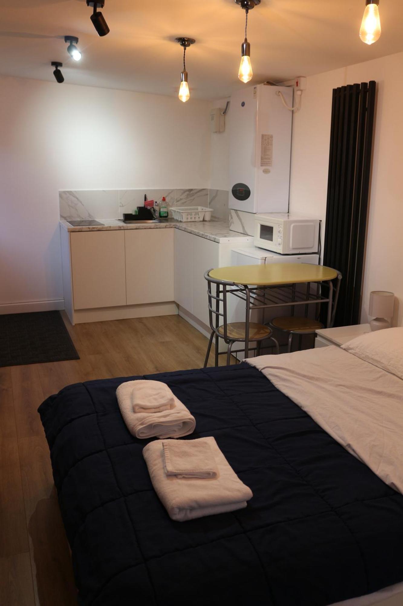Self Contained, Double Bed Studio, Private Kitchen, Private Bath, Walking Distance To Harry Potter Watford  Zewnętrze zdjęcie