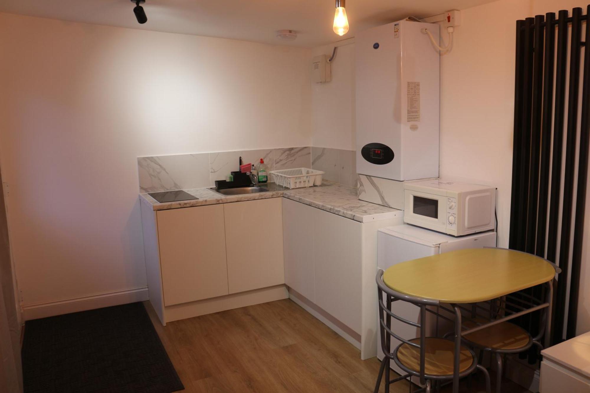 Self Contained, Double Bed Studio, Private Kitchen, Private Bath, Walking Distance To Harry Potter Watford  Zewnętrze zdjęcie